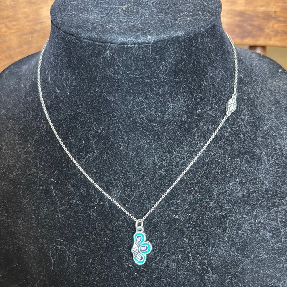 Elegant Silver and Blue Pendant Necklace